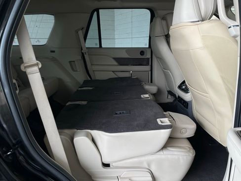 Used 2018 Lincoln Navigator Select w/ Technology Package image 30