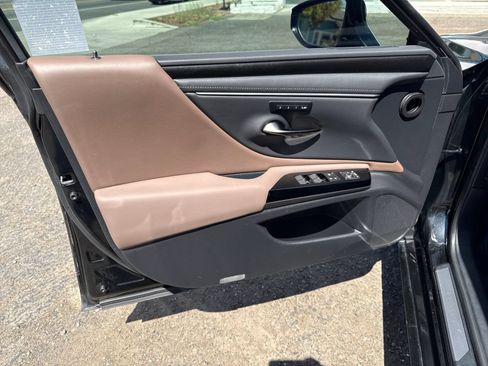 Used 2023 Lexus ES 300h w/ Premium Package FWD image 10