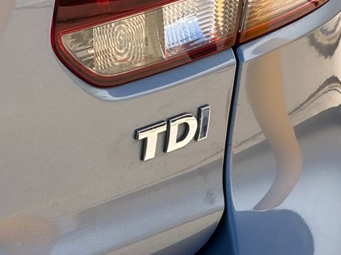 Used 2012 Volkswagen Golf TDI FWD image 9
