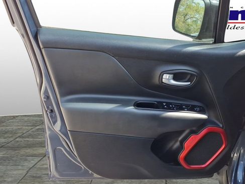 Used 2023 Jeep Renegade Trailhawk image 11