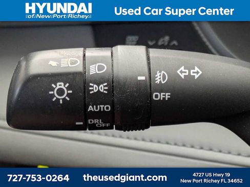Used 2021 Toyota Highlander LE FWD image 39