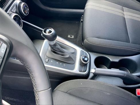 Used 2025 Hyundai Venue SEL FWD image 17