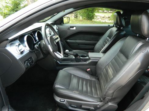 Used 2005 Ford Mustang GT Premium image 11