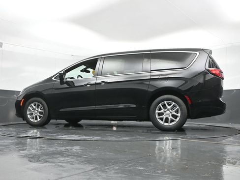 New 2026 Chrysler Pacifica Select FWD image 44