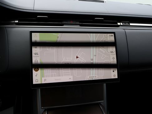 Certified 2025 Land Rover Range Rover Autobiography AWD/4WD image 24