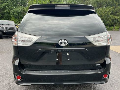 Used 2016 Toyota Sienna SE Premium FWD image 4