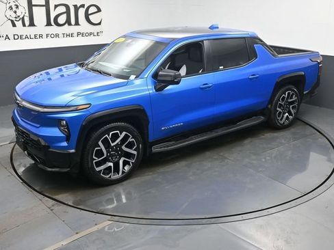 Used 2025 Chevrolet Silverado EV RST image 43