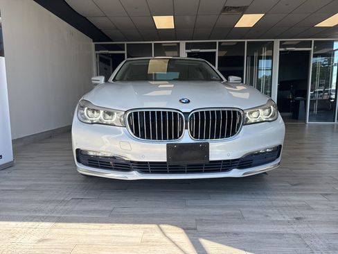 Used 2017 BMW 740i RWD image 2