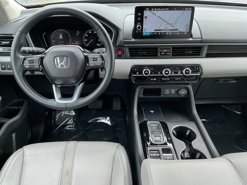 Used 2025 Honda Pilot Touring image 14