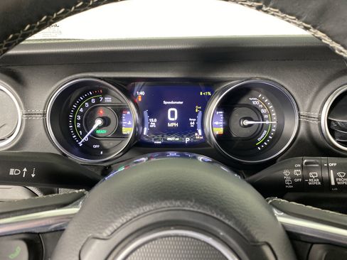 Used 2023 Jeep Wrangler Unlimited Rubicon 4xe w/ Cold Weather Group AWD/4WD image 23