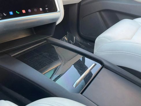 Used 2018 Tesla Model X 75D image 23