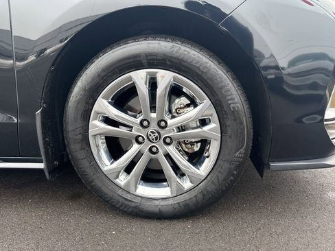 Used 2023 Toyota Sienna XSE w/ XSE Plus Package image 4