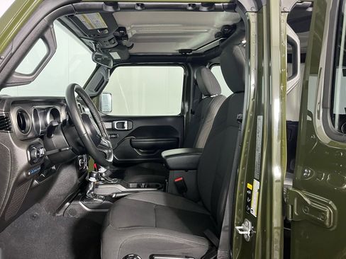 Used 2023 Jeep Wrangler Unlimited w/ Cold Weather Group image 18