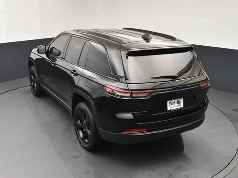 Used 2023 Jeep Grand Cherokee Altitude image 16