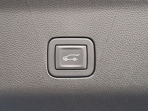 Used 2025 Chevrolet Tahoe LT image 31