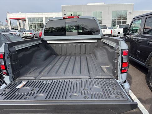 Used 2025 Nissan Frontier PRO-4X w/ Pro Convenience Package image 5