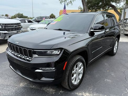 Used 2023 Jeep Grand Cherokee Limited AWD/4WD image 3