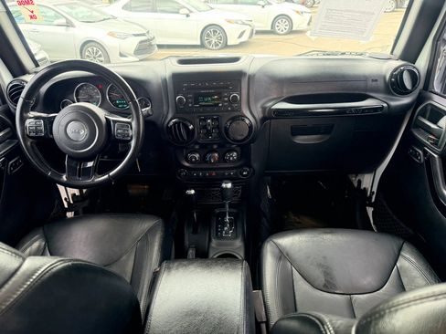 Used 2015 Jeep Wrangler Unlimited Sahara AWD/4WD image 16