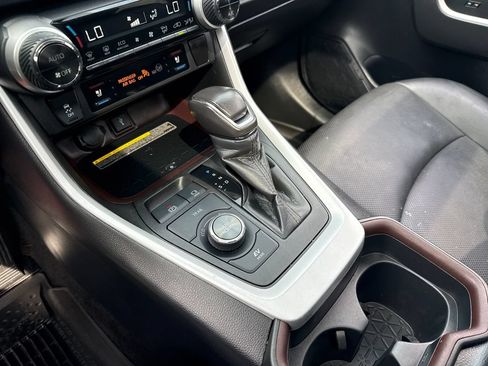 Used 2021 Toyota RAV4 Limited AWD/4WD image 13