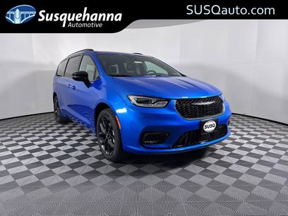 New 2026 Chrysler Pacifica Select w/ S Appearance Package