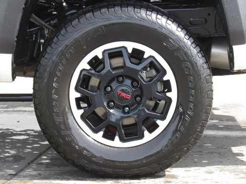 Certified 2024 Toyota Tacoma TRD Off-Road AWD/4WD image 35