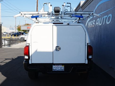 Used 2021 Toyota Tacoma SR image 5