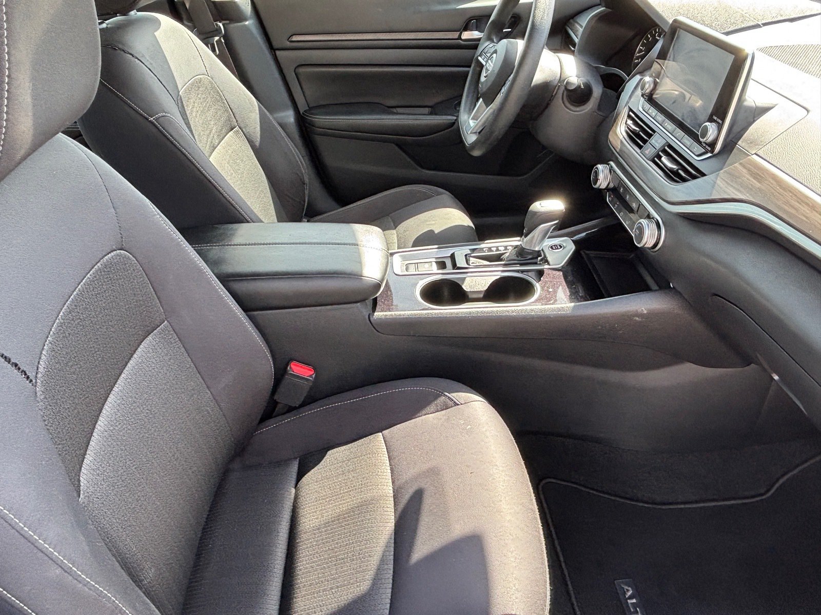 Used 2024 Nissan Altima 2.5 SV AWD/4WD image 31