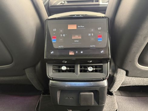 Used 2026 Cadillac Vistiq Luxury AWD/4WD image 17