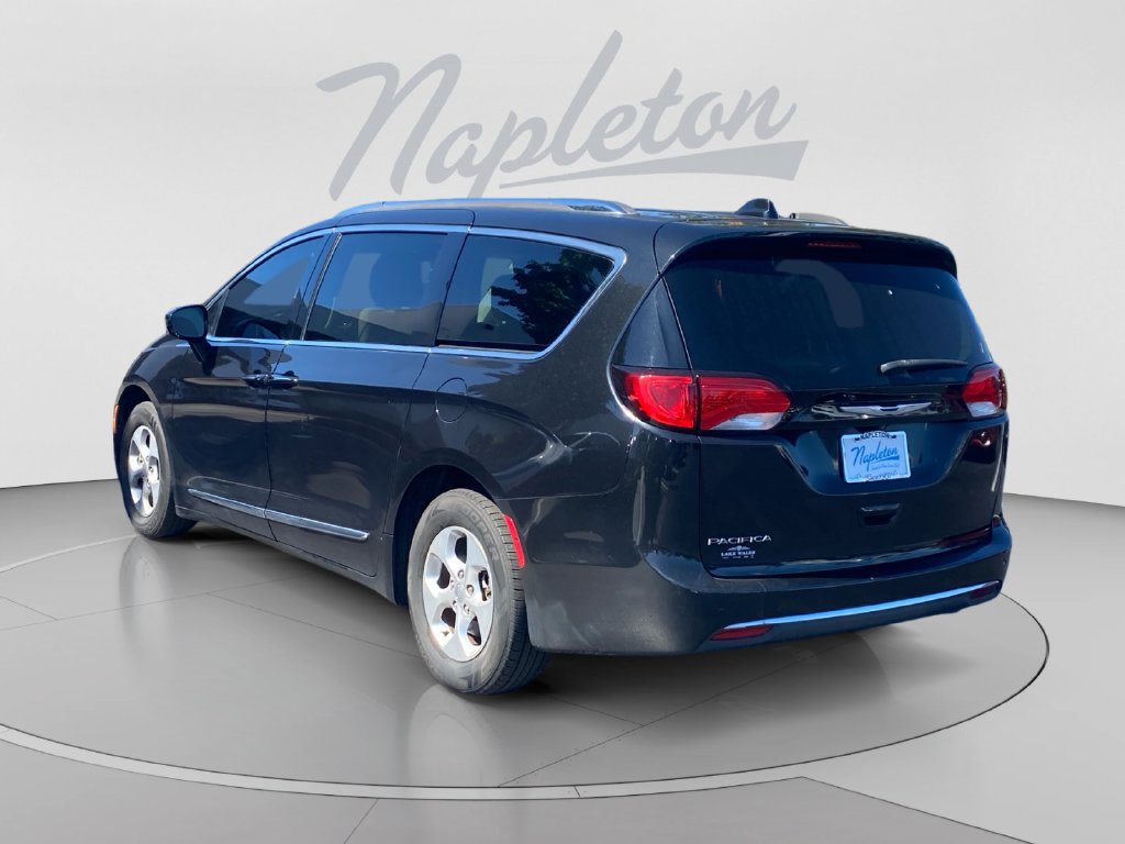 Used 2017 Chrysler Pacifica Touring-L Plus FWD image 3