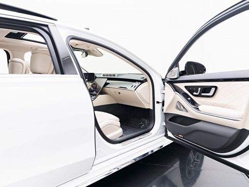 Used 2024 Mercedes-Benz S 580e 4MATIC Sedan image 26