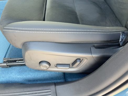 Certified 2023 Volvo XC40 Recharge Ultimate image 13