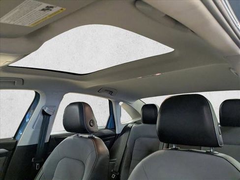 Used 2025 Volkswagen Jetta SE image 16