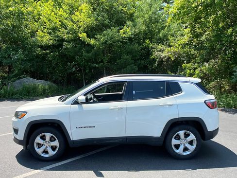 Used 2018 Jeep Compass Latitude AWD/4WD image 2
