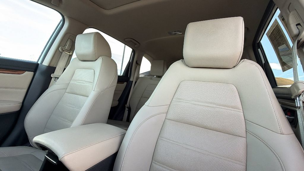 Used 2020 Honda CR-V Touring image 11