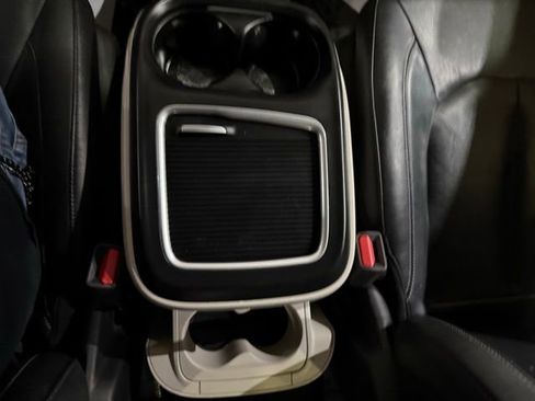 Used 2022 Chrysler Pacifica Touring-L w/ Uconnect Theater Family Group FWD image 19