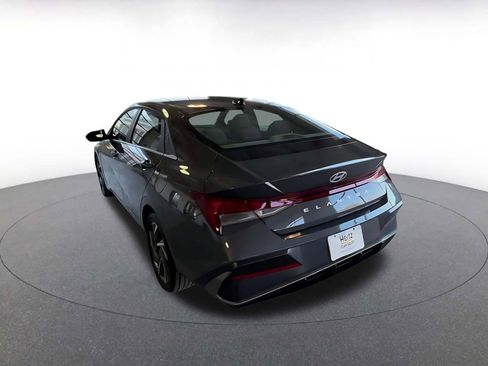 Used 2025 Hyundai Elantra SEL image 13