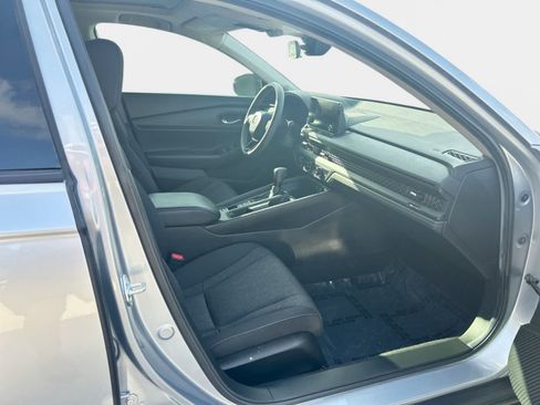 Used 2025 Honda Accord SE image 14