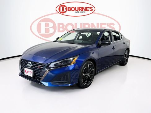 Used 2024 Nissan Altima 2.5 SR w/ SR Premium Package AWD/4WD image 7