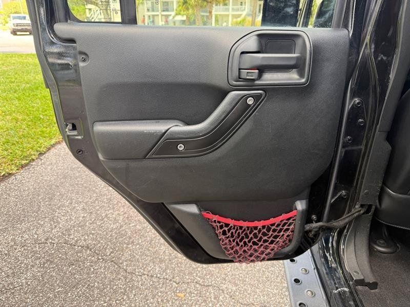 Used 2017 Jeep Wrangler Unlimited Rubicon AWD/4WD image 14