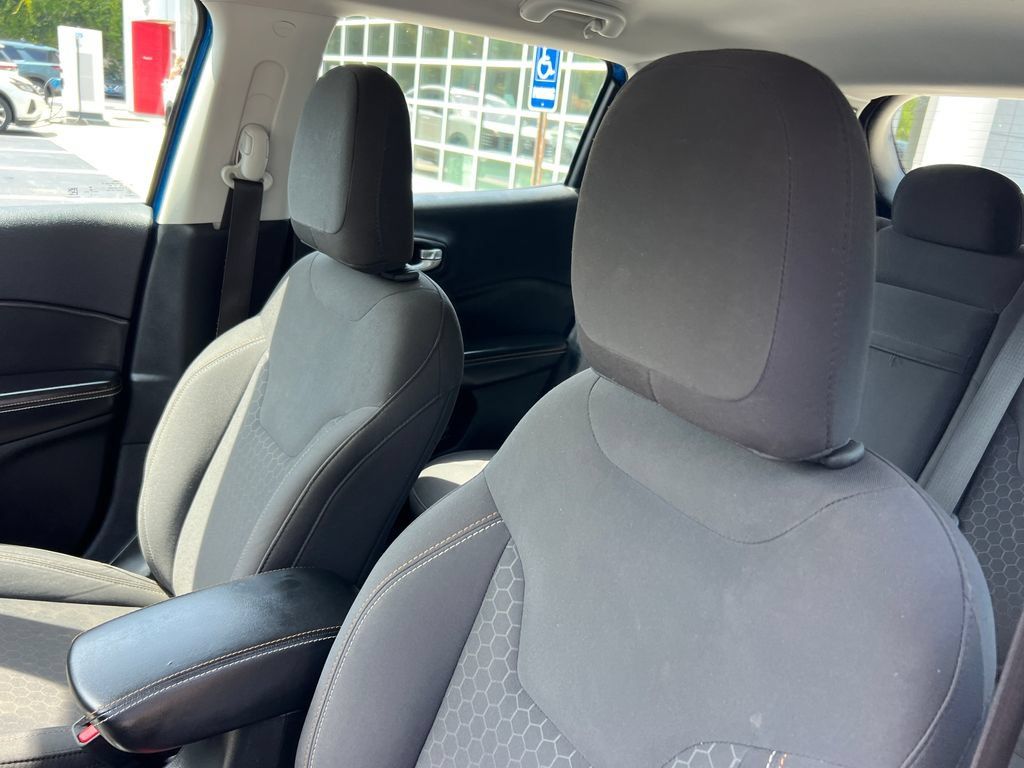 Used 2018 Jeep Compass Sport w/ Tech Group AWD/4WD image 7