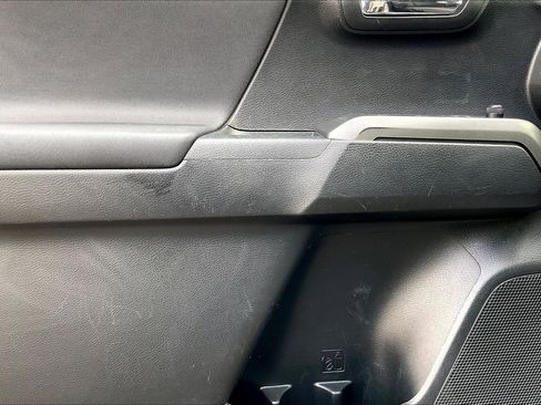 Used 2019 Toyota Tacoma TRD Off-Road image 15