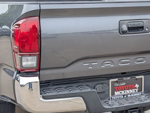 Used 2022 Toyota Tacoma SR5 RWD image 7