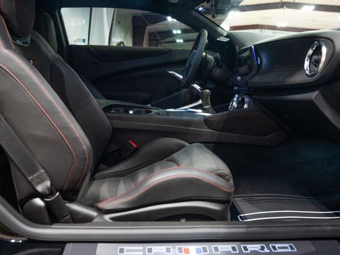 Used 2022 Chevrolet Camaro ZL1 RWD image 13