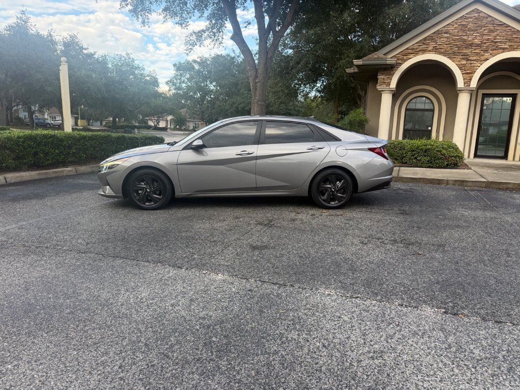 Used 2021 Hyundai Elantra SEL w/ Cargo Package FWD image 2