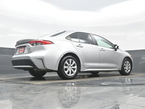 Used 2022 Toyota Corolla LE image 28