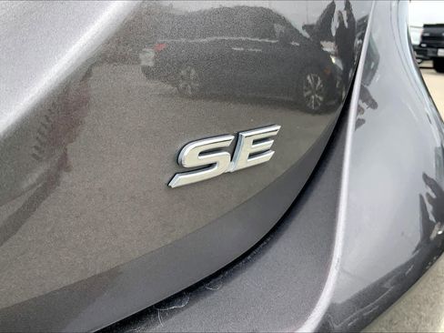 Used 2023 Toyota Camry SE image 10