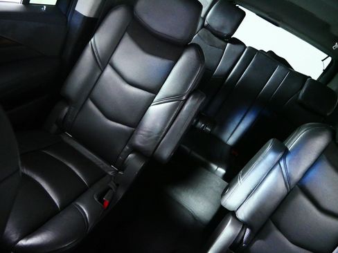 Used 2017 Cadillac Escalade ESV Luxury AWD/4WD image 12