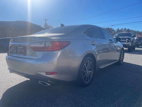 Used 2016 Lexus ES 350 w/ Luxury Package w/Wood Trim image 9