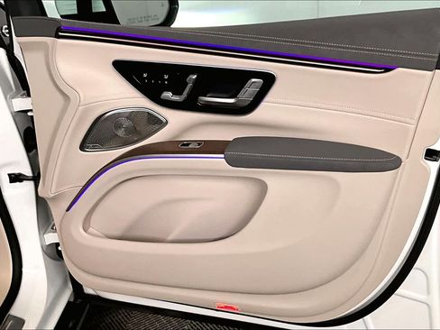 Used 2023 Mercedes-Benz EQS 580 4MATIC SUV image 23