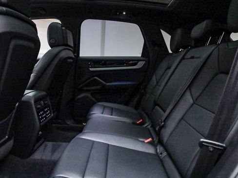 Used 2025 Porsche Cayenne image 23